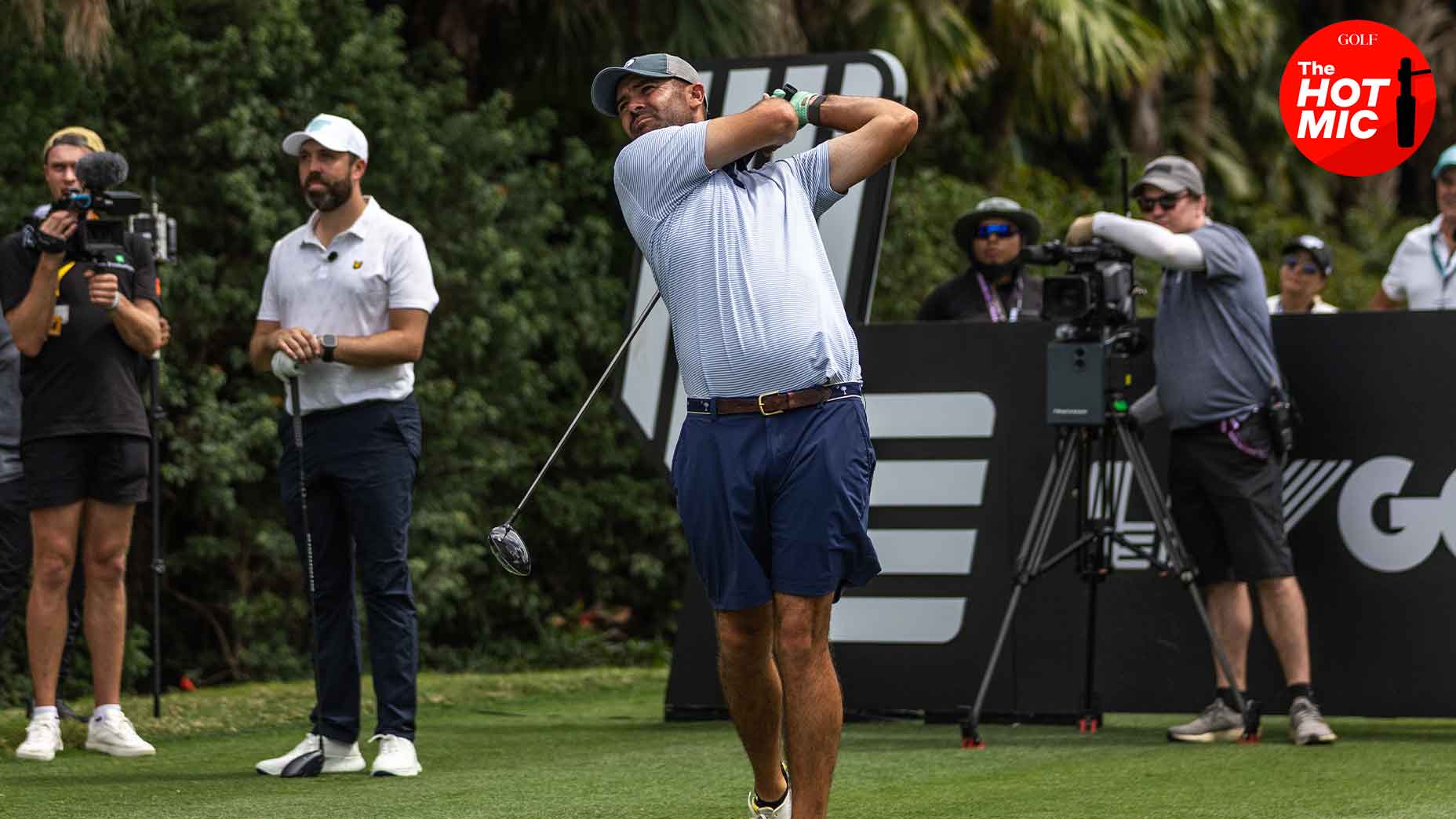 wesley bryan swings driver at liv golf duels event